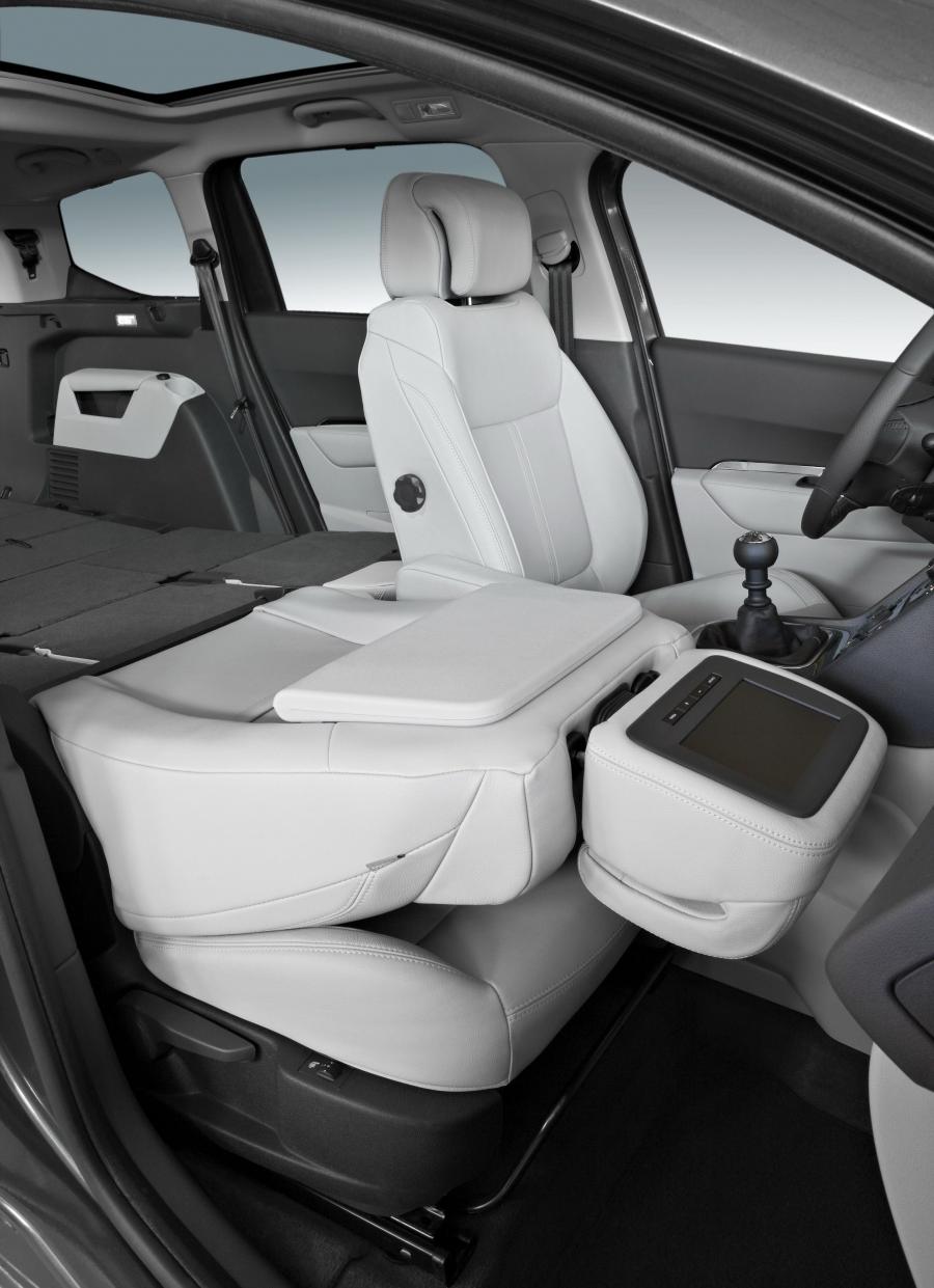  Peugeot 5008 2009 года  (фото 87 из 122)